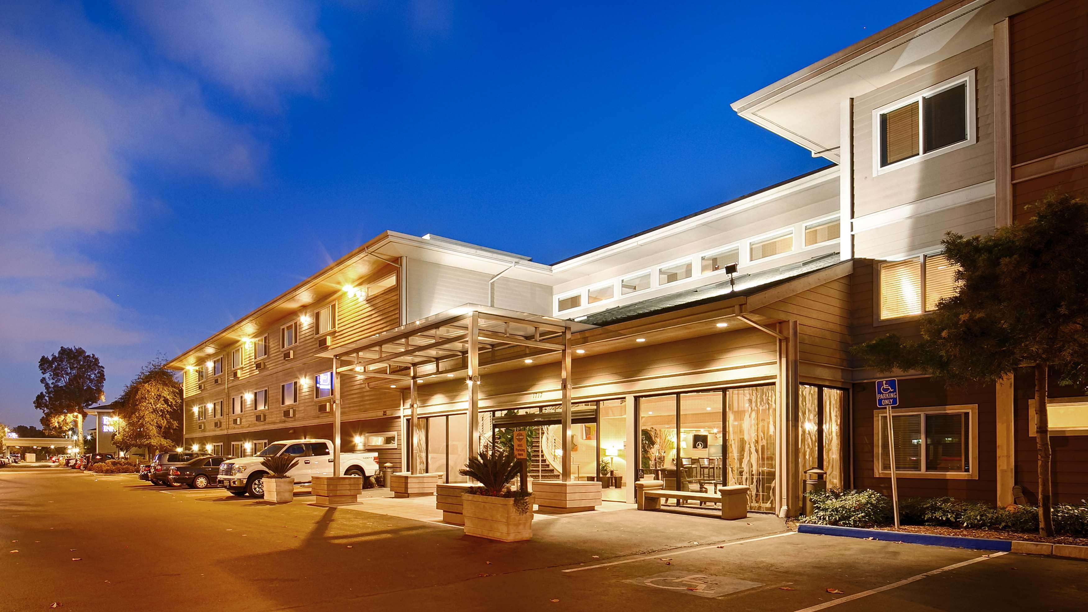 Best Western Plus Bayside Hotel Oakland Exterior photo